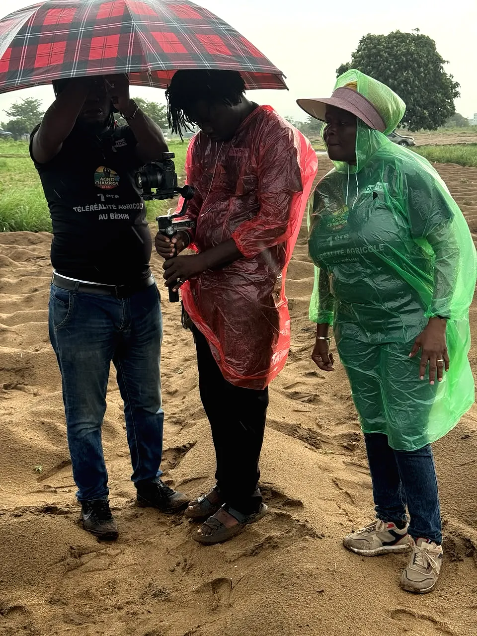 The crew shields the gear from the rain, Agro Champion shoot